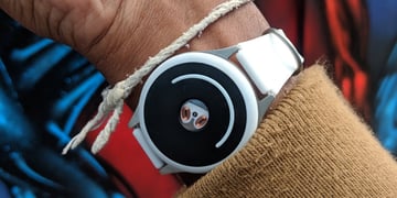 I tried using Doppel's vibrating wristband to keep calm and stay focused