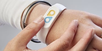 Moodbeam One is a smart bracelet that wants to track how you feel