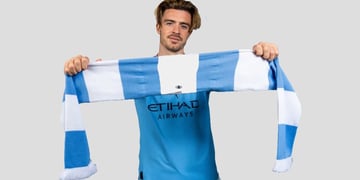 Manchester City made a smart football scarf to track those big match feels