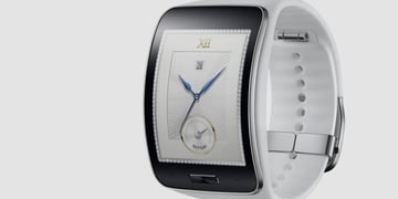 Samsung blinks first with Samsung Gear S smartwatch