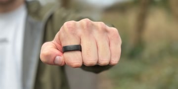 Oura Ring Gen 3 index finger