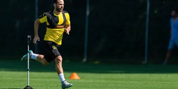 FIFA looks to create wearable tech standard for world football