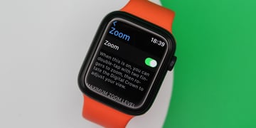 How to zoom in and out on Apple Watch