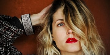 Bracelite e-paper jewellery brings personalised fashion to Apple Watch