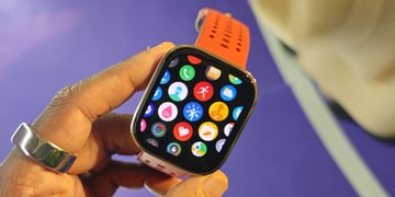 amazfit-bip-6 in hand