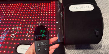 Megelin red light therapy bag up close